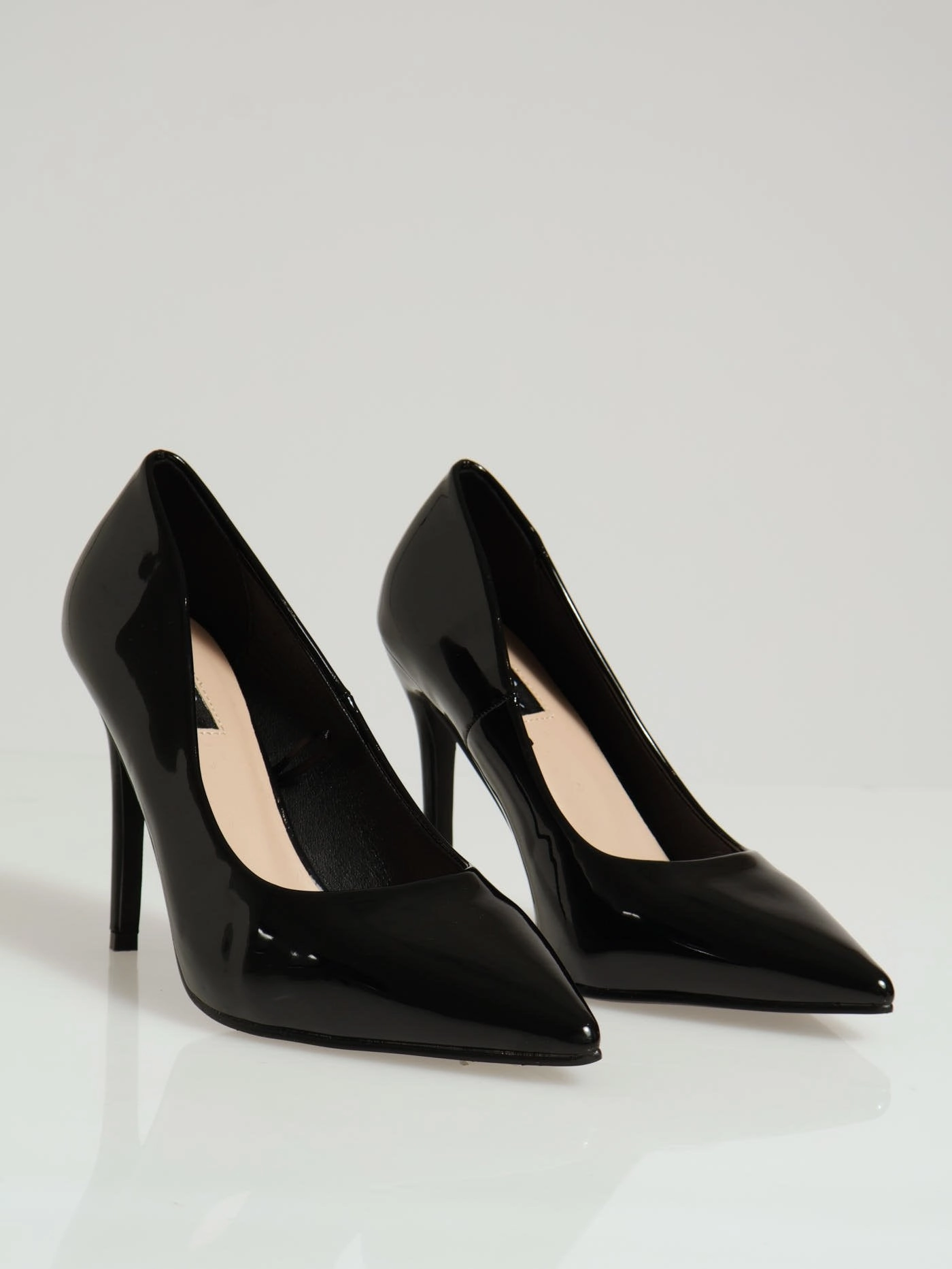 Comfortable Padding Patent Pointy Heel - Black