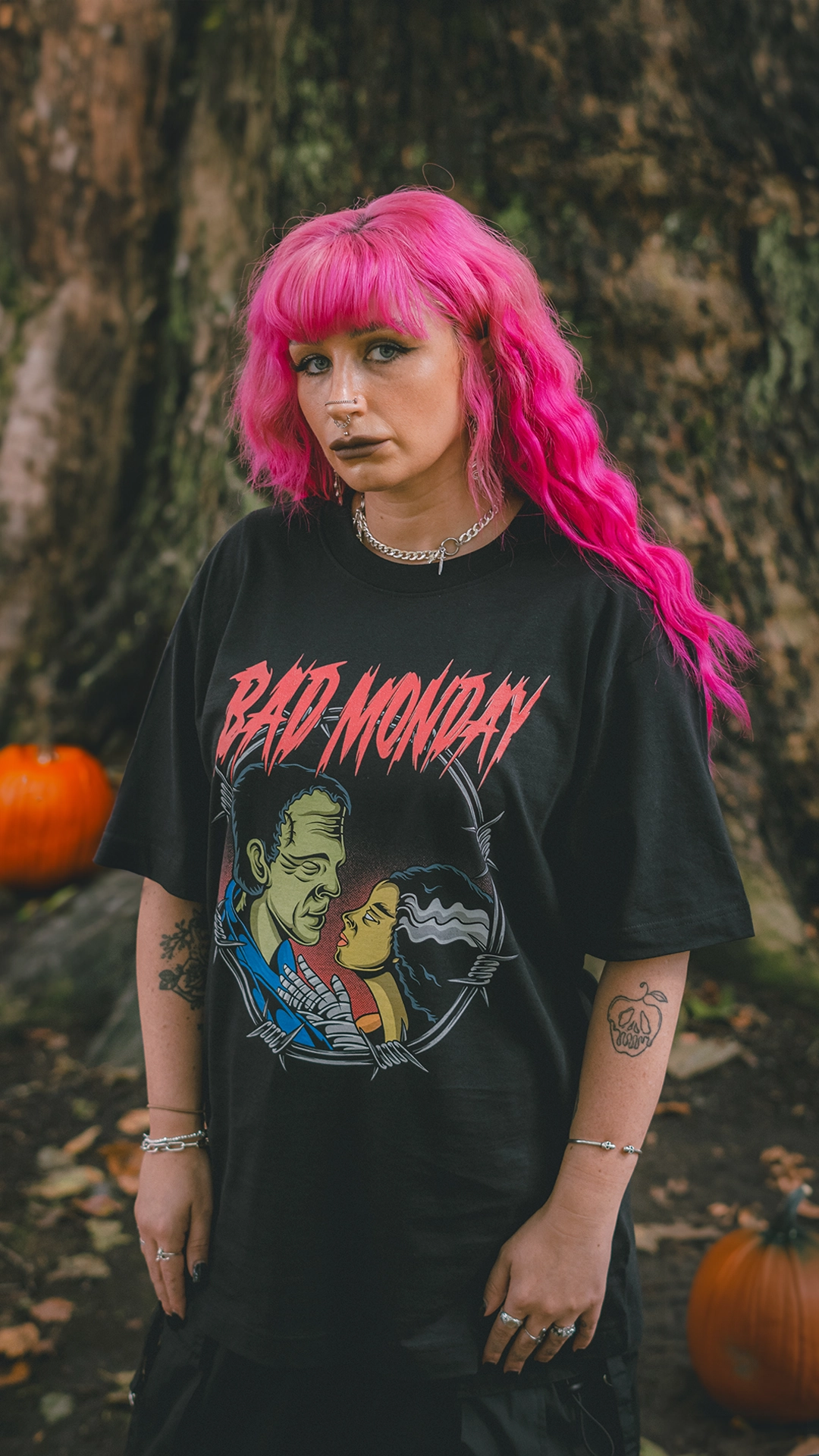 Spooky Love Tee / Front Print Professional Wear DoubleStitched Hem