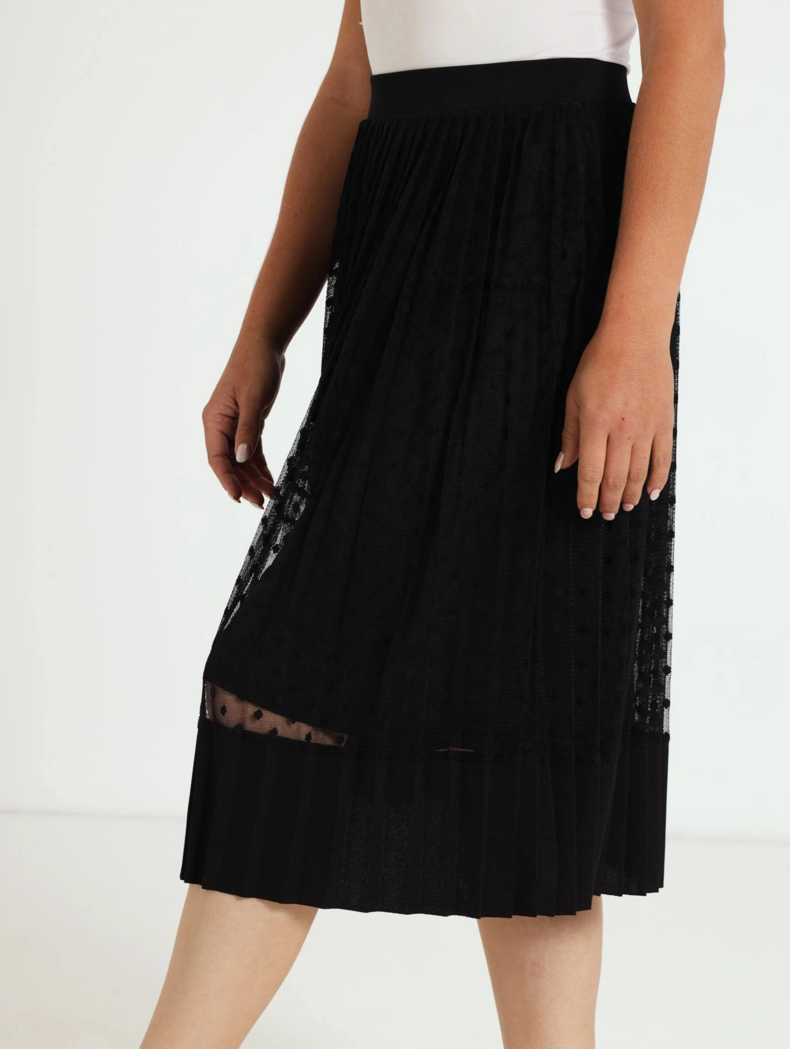 muted tone Pleated Dobby Mesh Maxi Skirt - Black
