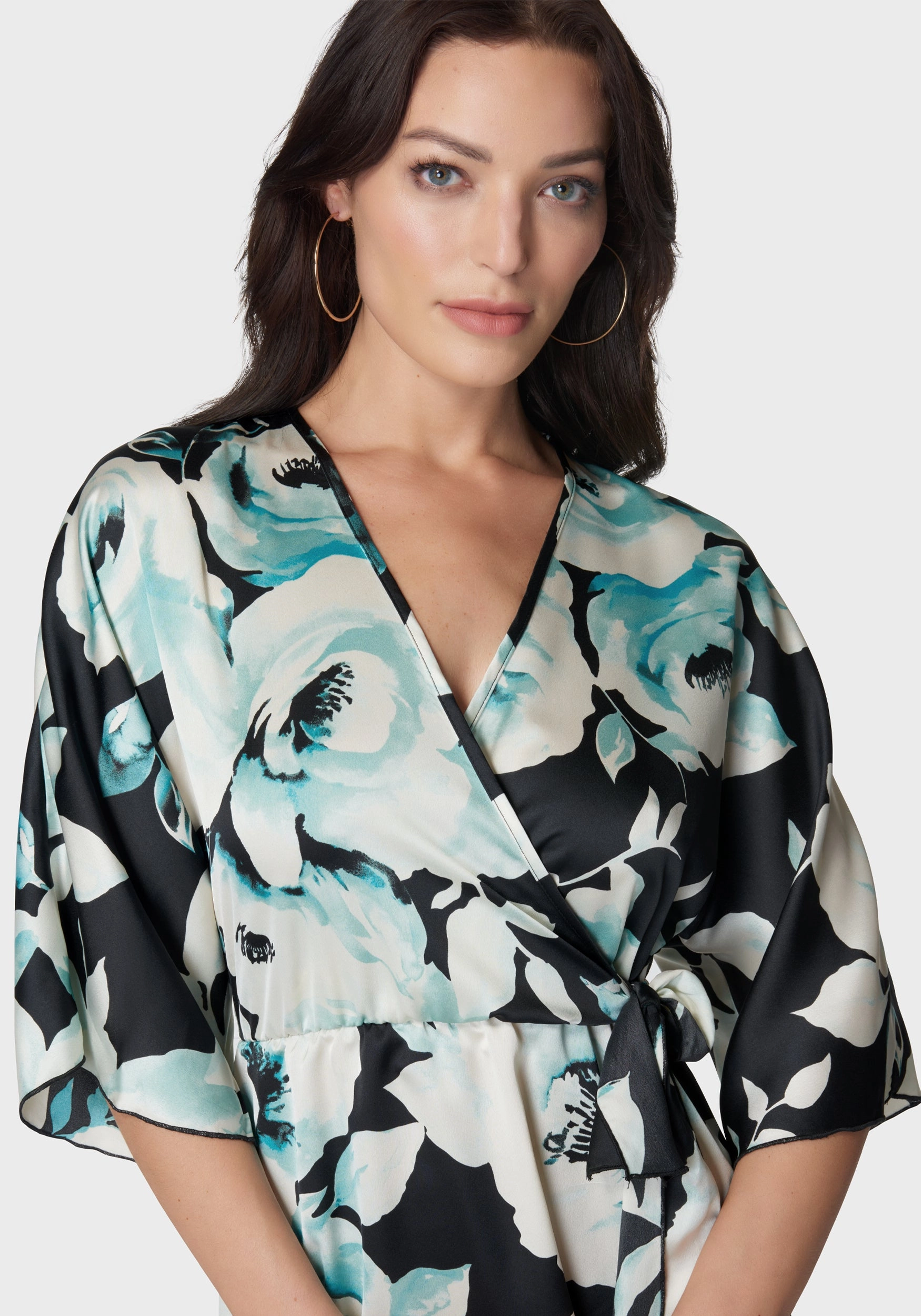 Classic Fit Sleek and Simple Printed Satin Kimono