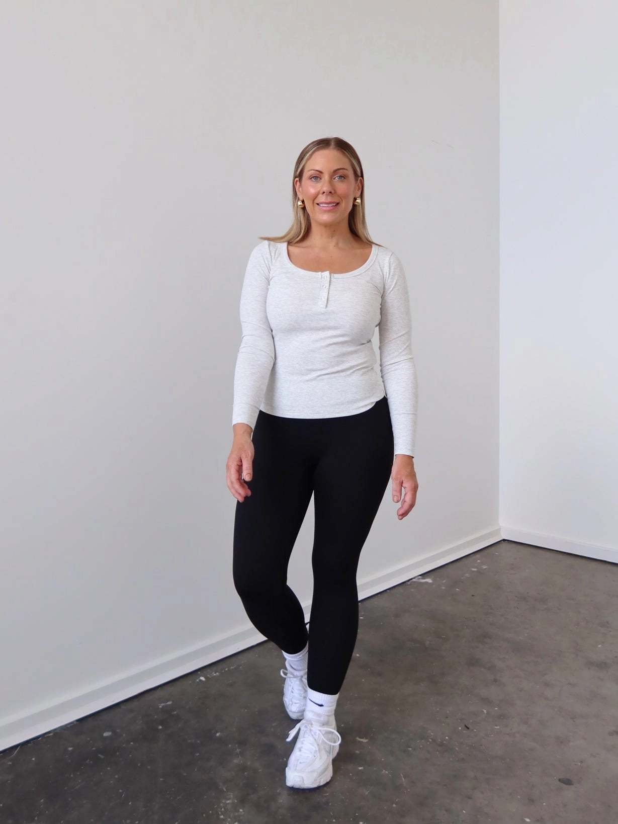 Blister Free Buttons Style - conscious Prudence Top - Grey