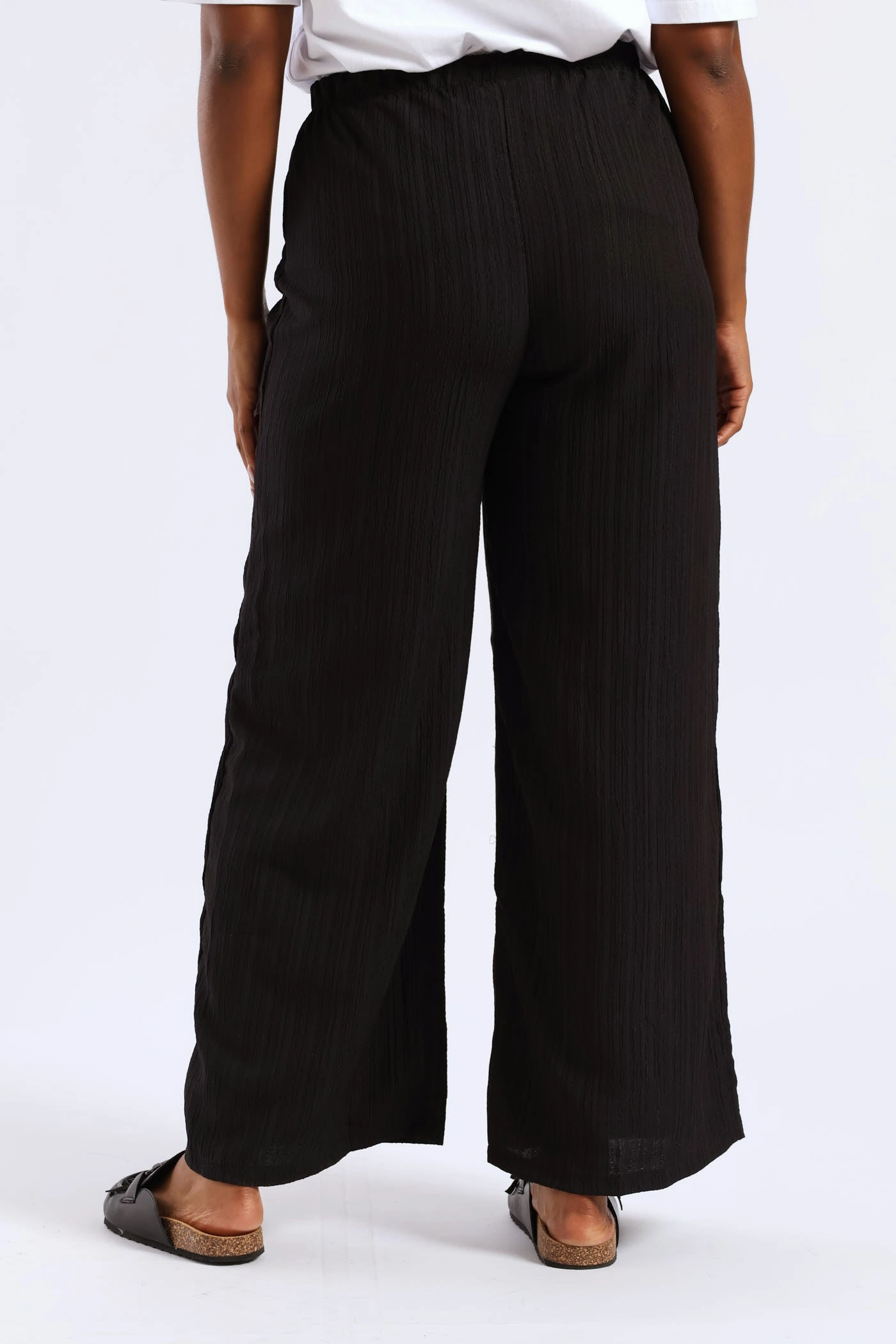 Pull On Drawstring Crinkle Wideleg Pant - Black Neutral Look