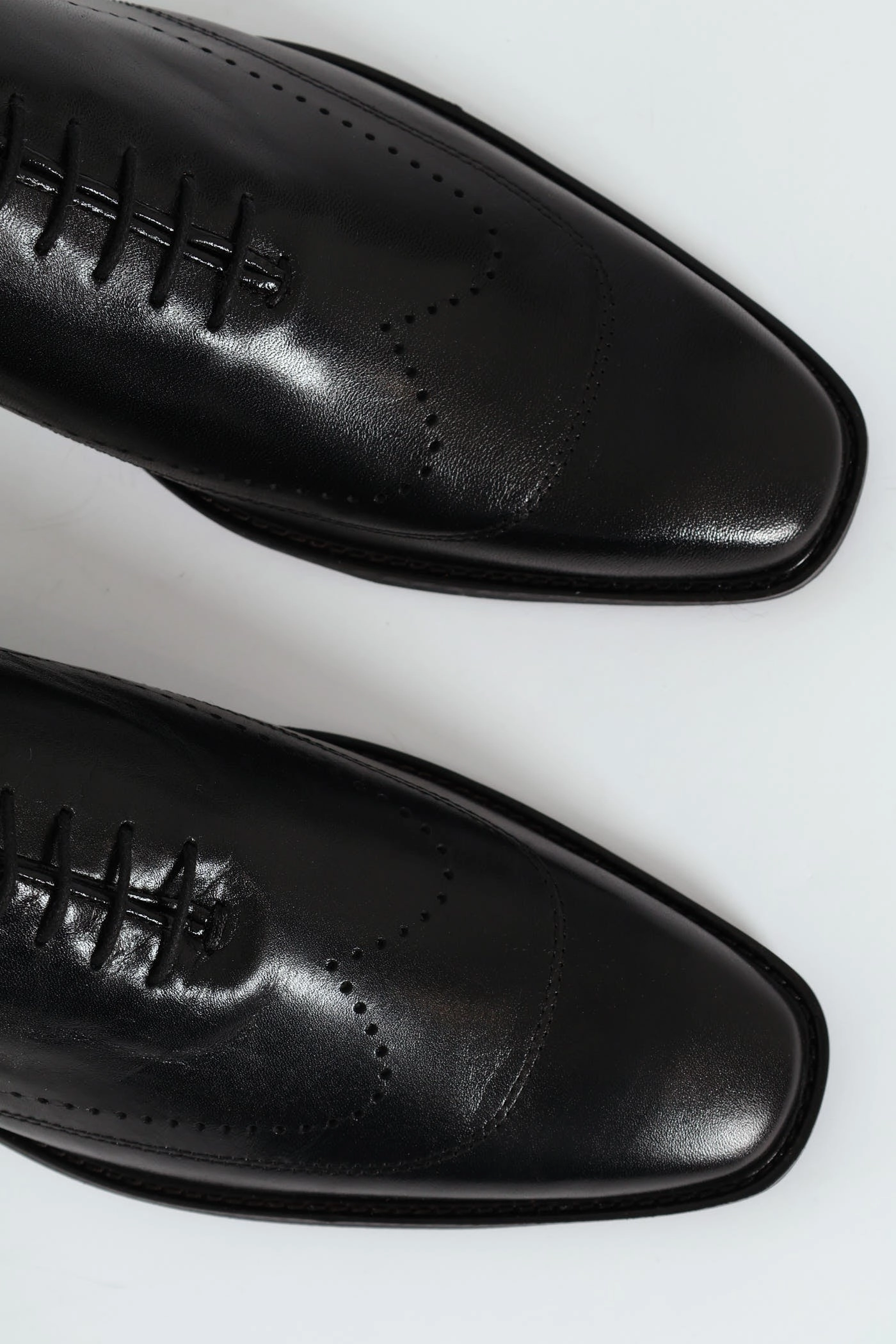 Polished Silhouette Punched Detail Oxford Shoe - Black