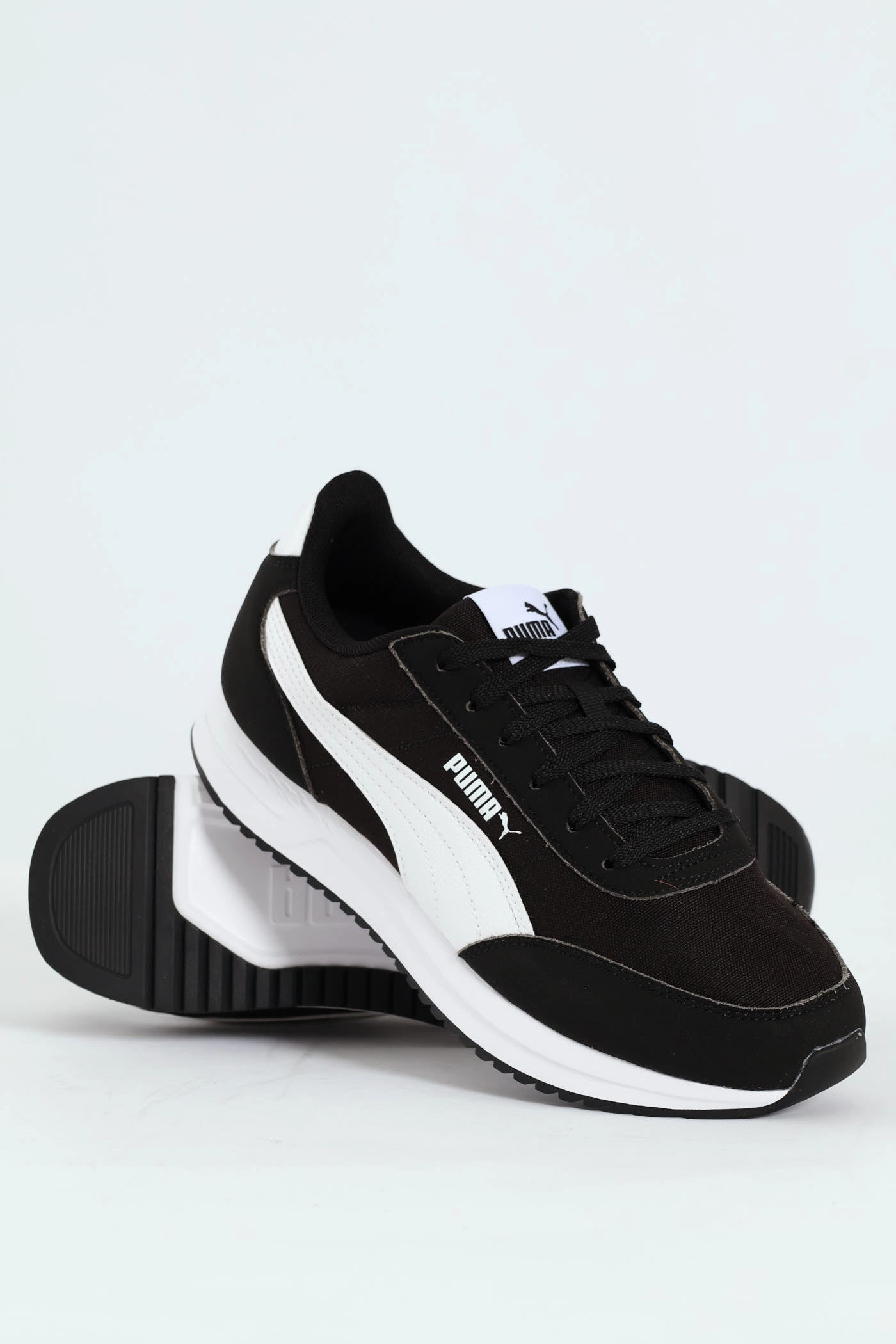 R78 Lightwind Sneaker - Black/White Street Fashion Comfortable Sockliner
