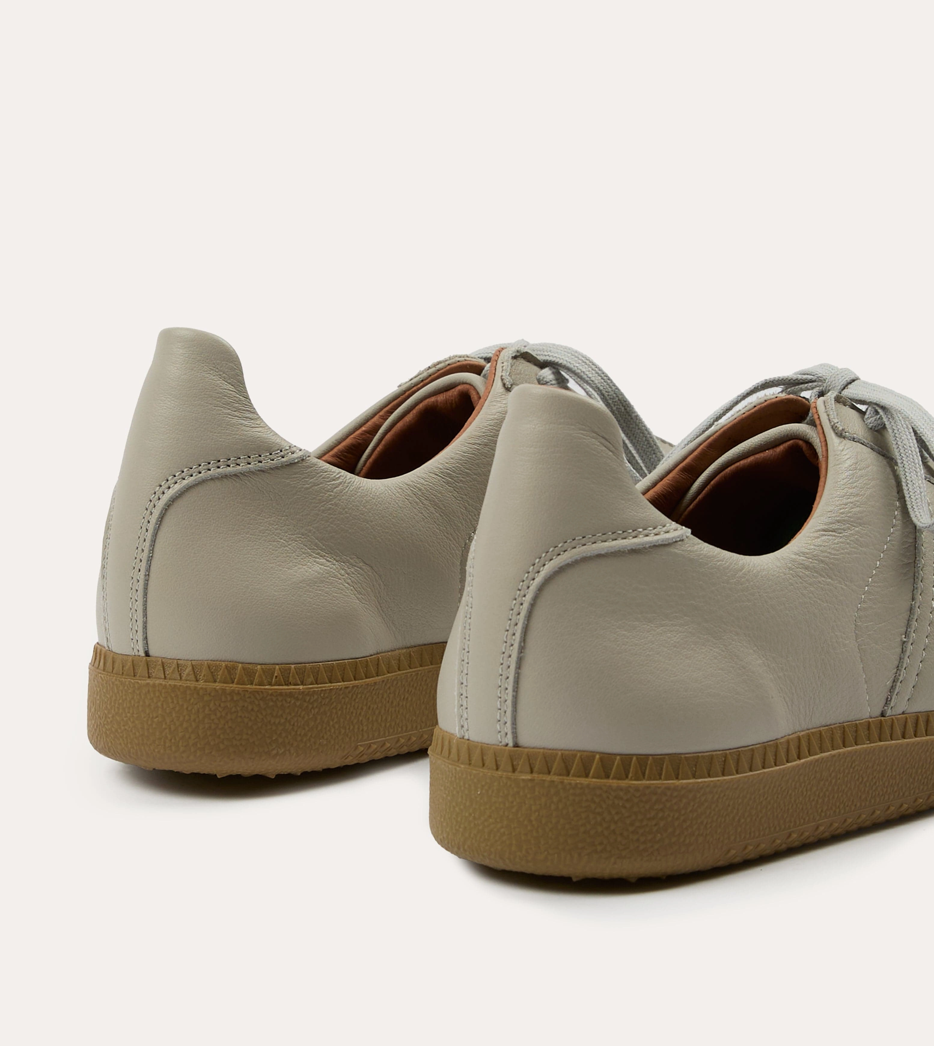 Reproduction of Found Grey Germany Military Trainer Open Toe Design running in 10K races shoes