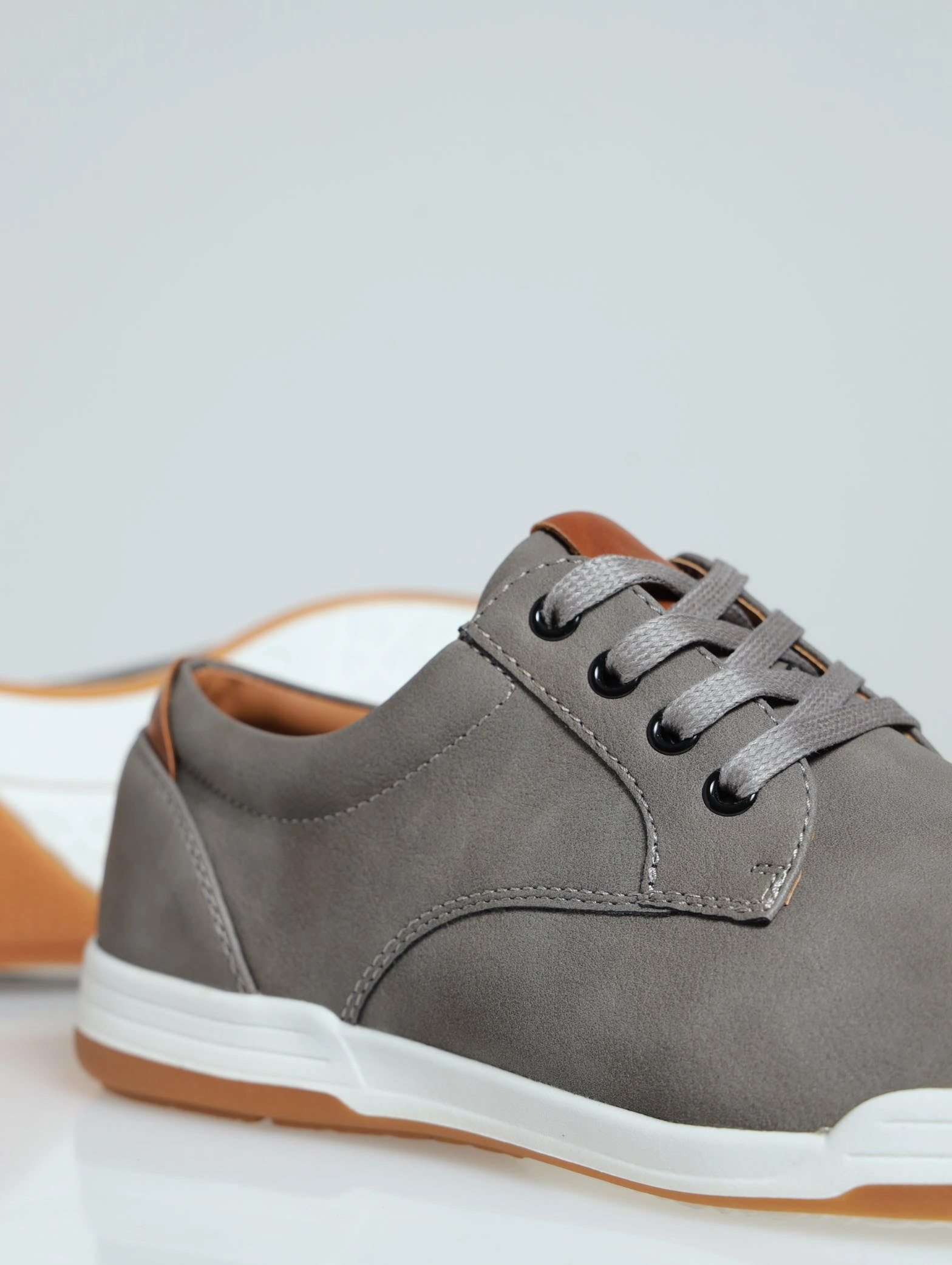 Daily Commuting Tureaux Lace Up Sneaker - Grey