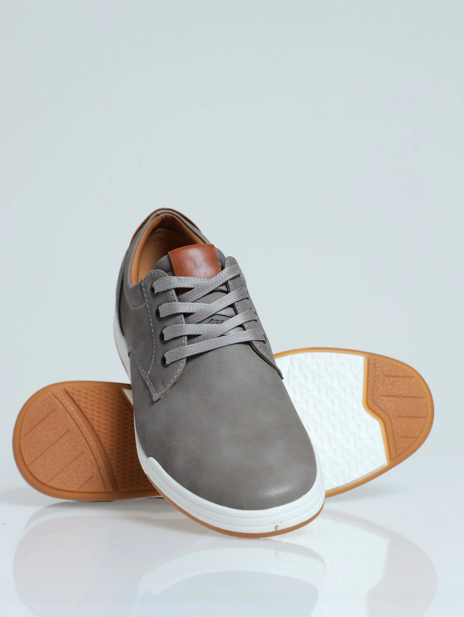 Travel Light Gym Routine Tureaux Lace Up Sneaker - Grey