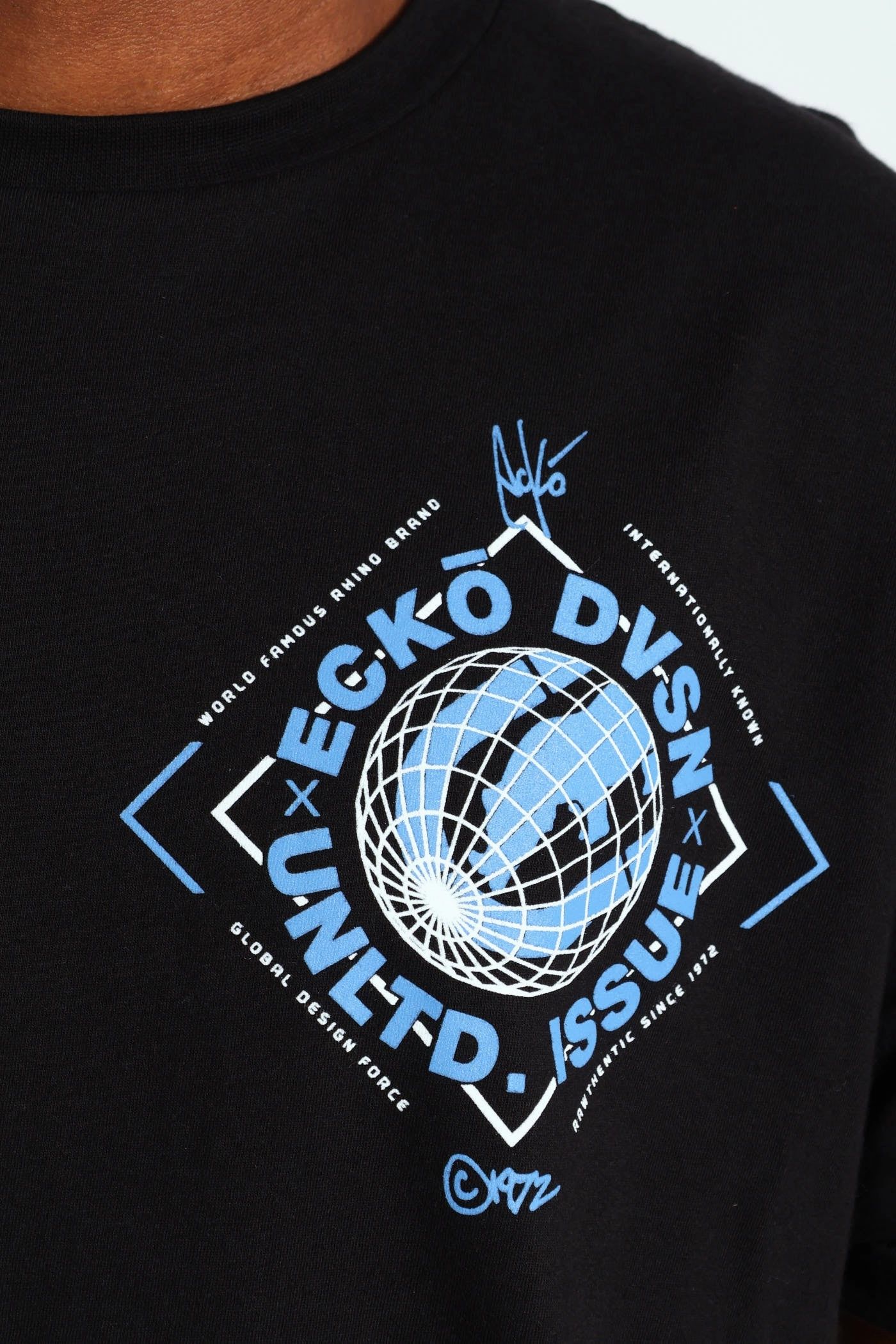 Pocket Detailing Rhino Globe Tee - Black/Blue