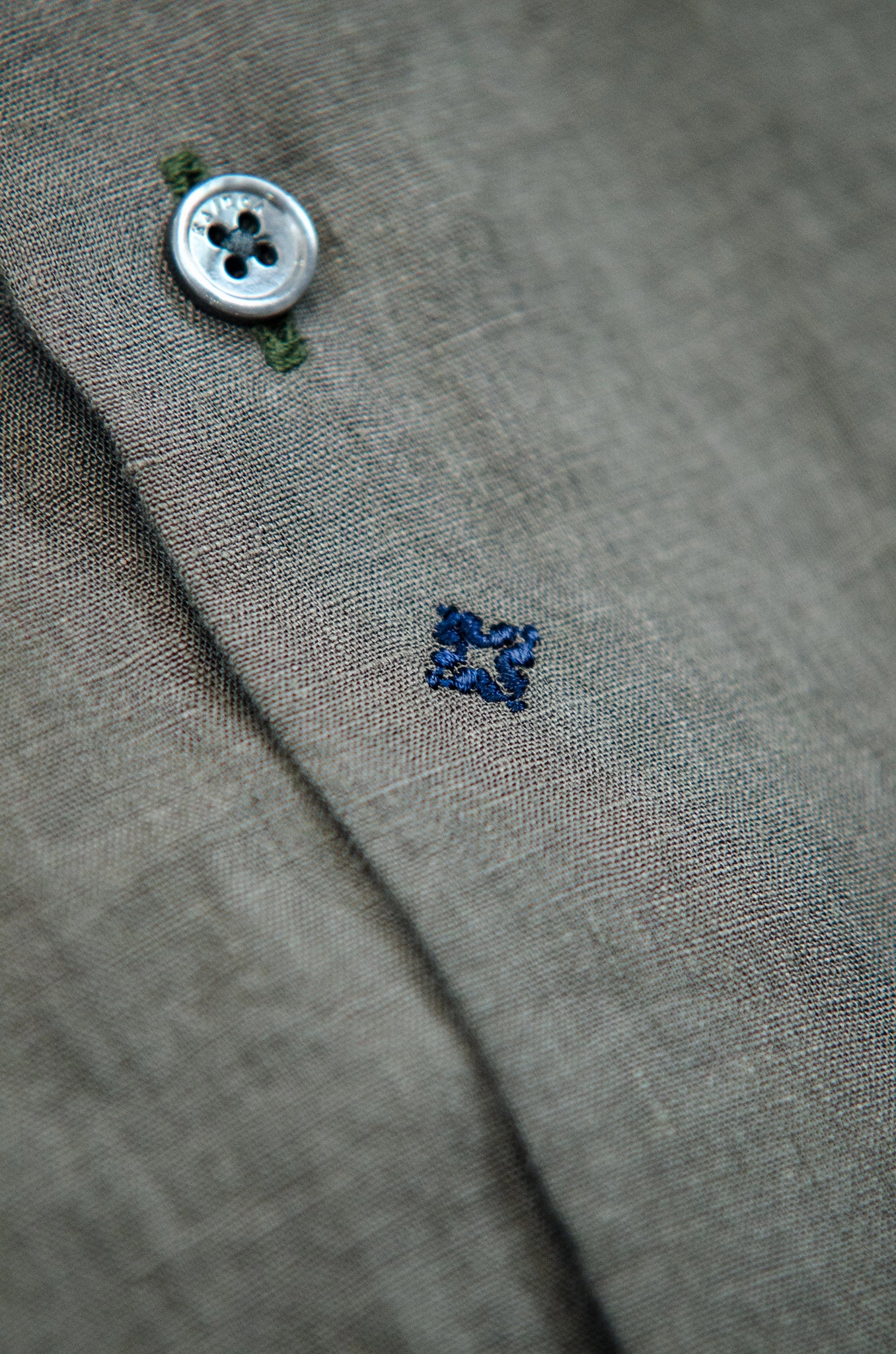 Conrad golden linen shirt (old green) Holiday Outfit Style