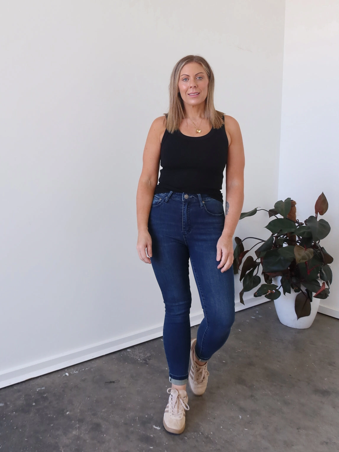 Family Style Elegant Multi Pocket Design Chad Jeans