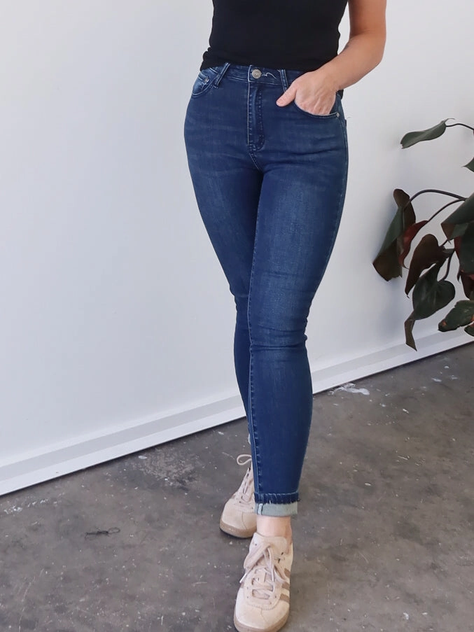 Outfit Essential Trend Design Chad Jeans