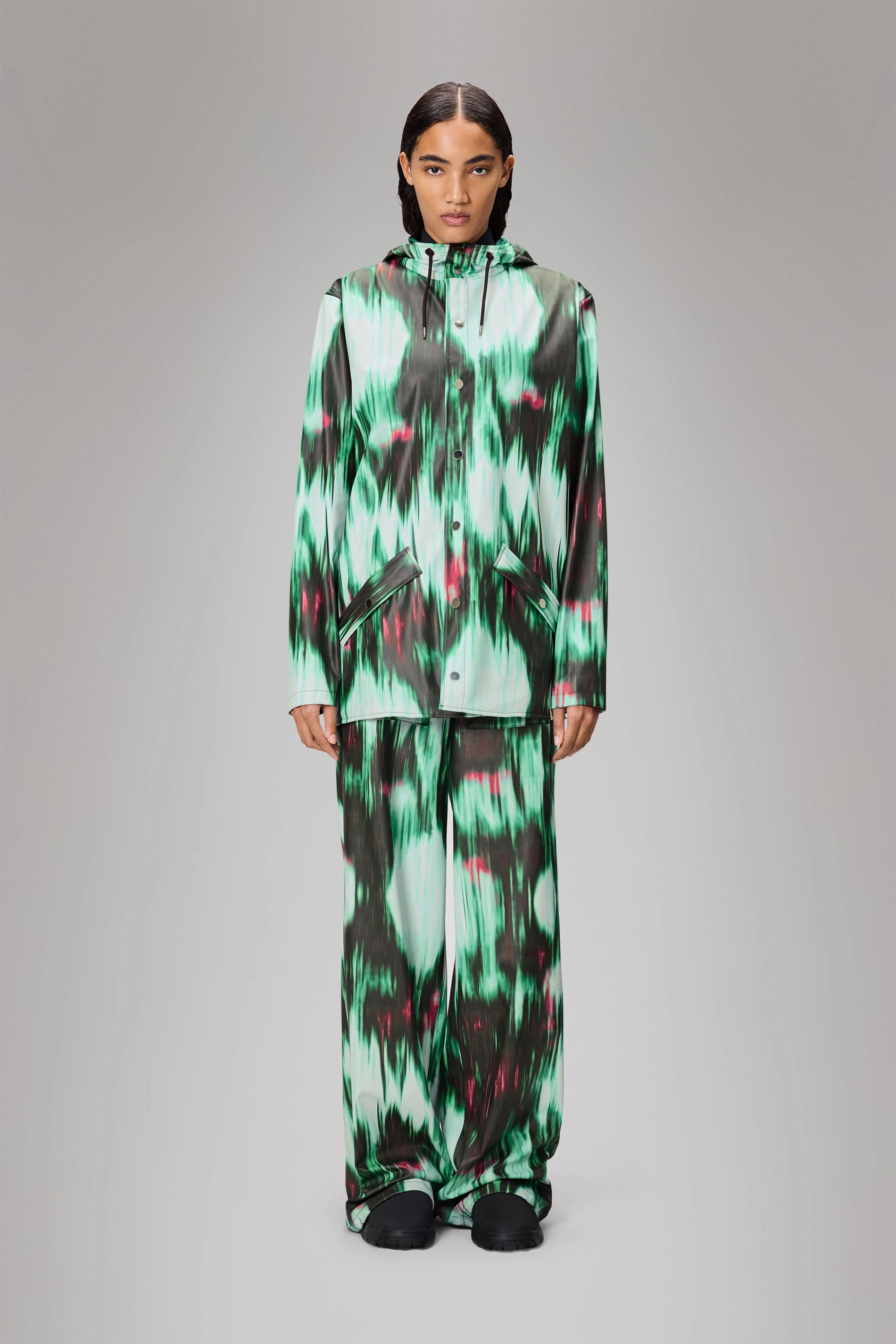 Seamless Welded Construction Glossy Finish Jacket