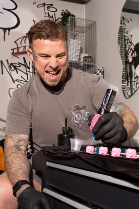 Born With Horns Heavy Tee / Faded Grey Relaxed Look BreathableBackVents