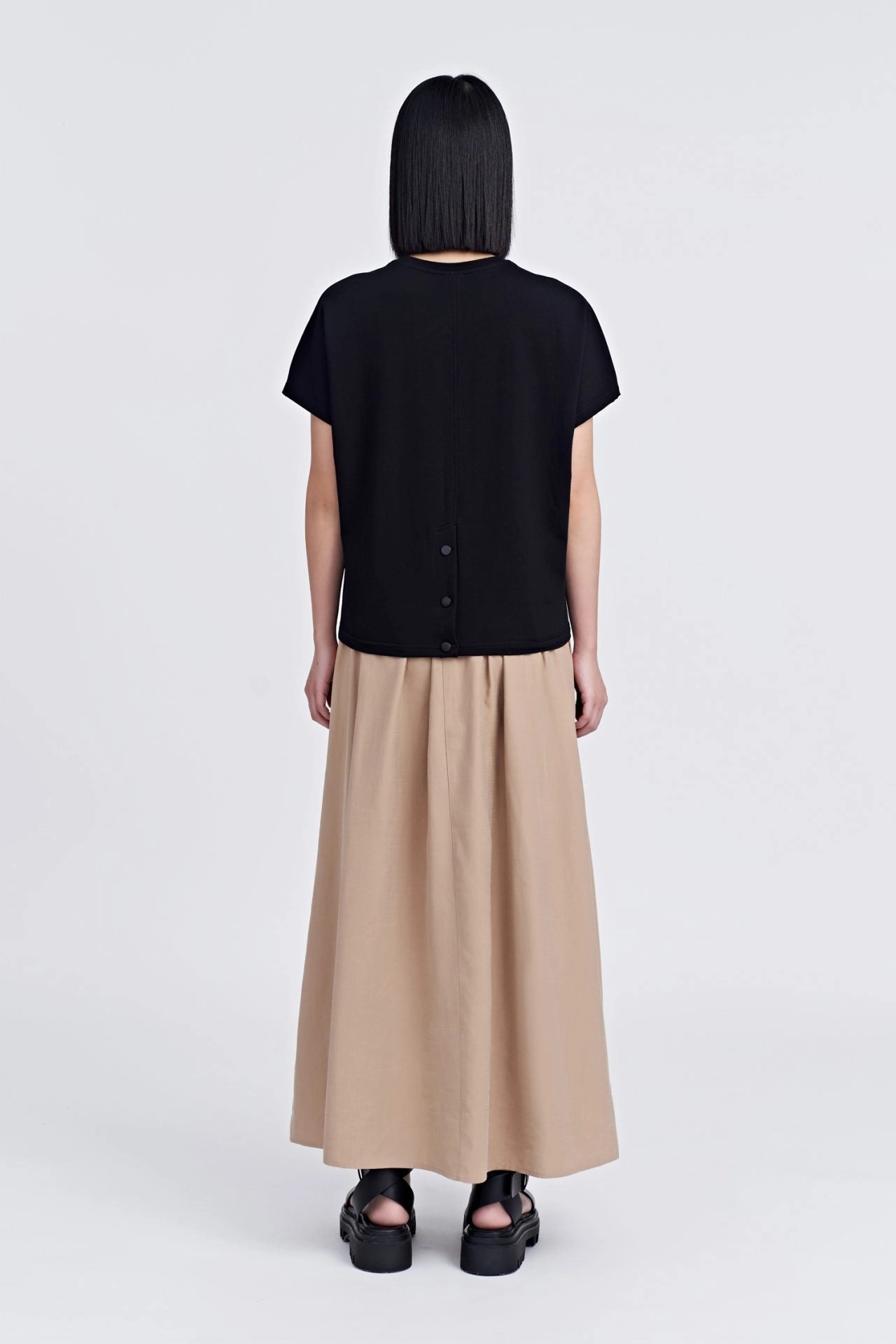 Snap Button Tee - Black Fit for Any Season futuristic