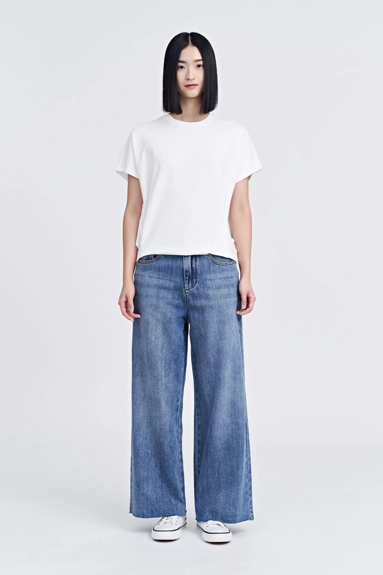 Minimalist Layer Timeless Design Snap Button Tee - Cream