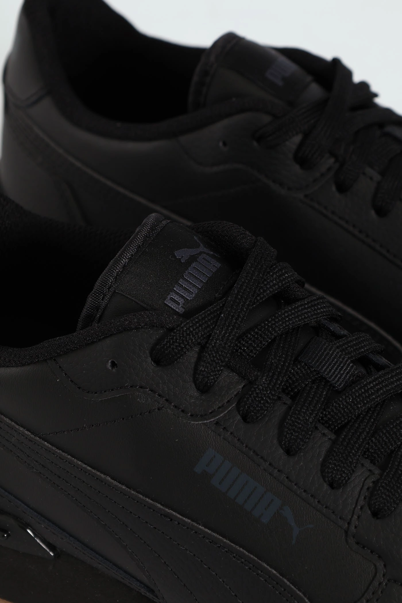 Anti Collision Toe Every Step Street Runner V4 L Retro Sneaker - Black