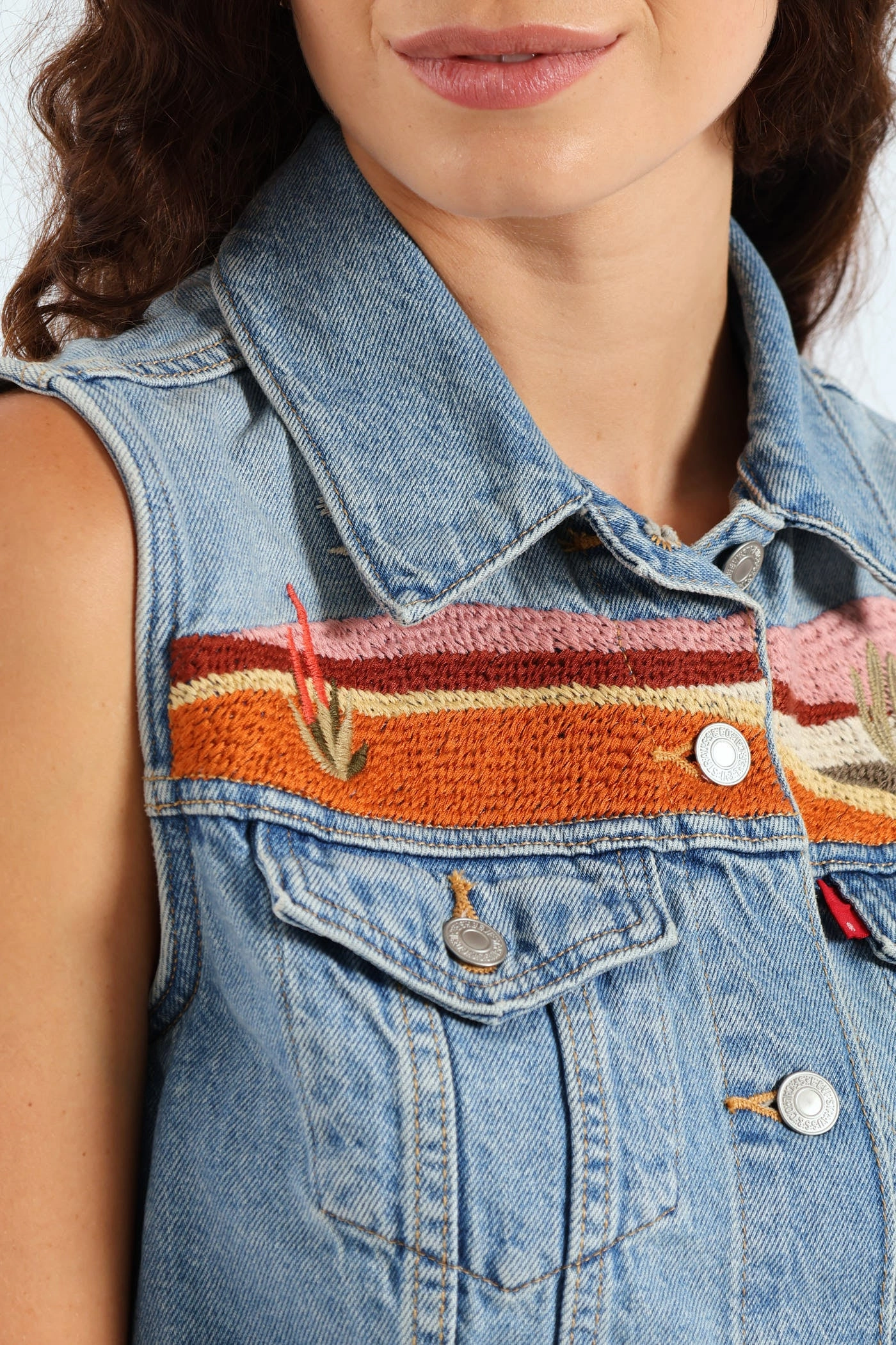 Breathable Lining Heavy Duty Buckle Embroidered Denim Vest - Blue