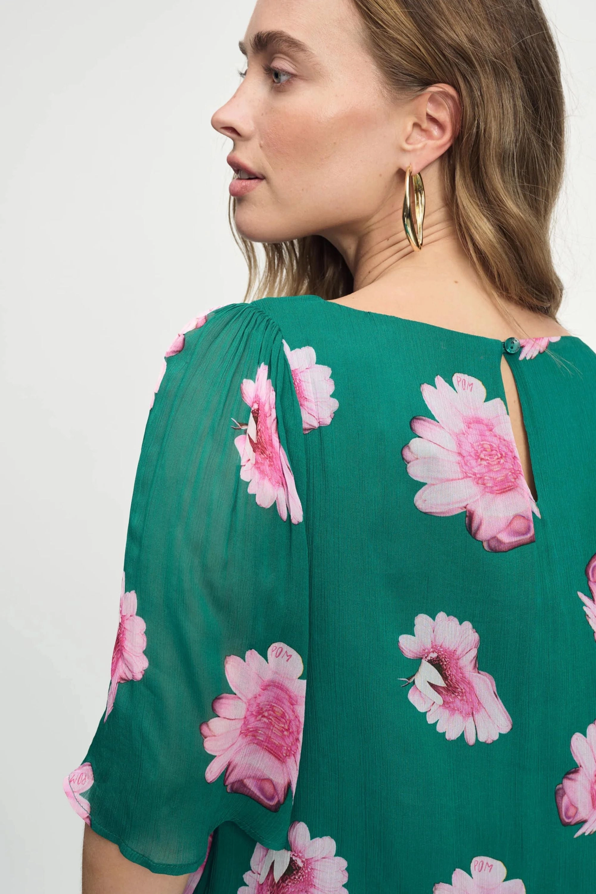 Temperature Regulating Membrane Snag Proof Surface MEADOW FLOWERS BLOUSE - SP9076