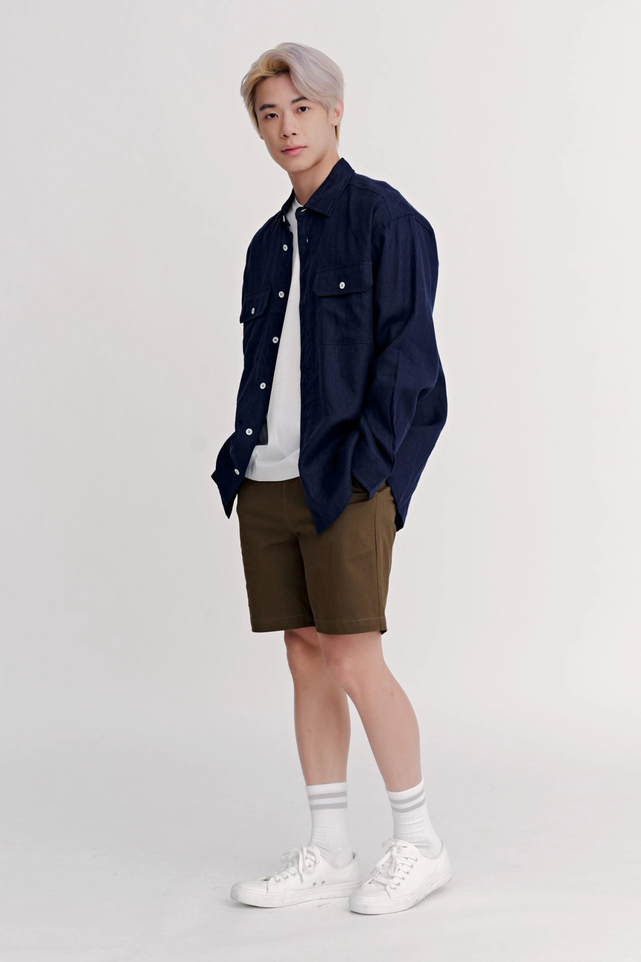 (A) Classic Regular-Fit V-Neck Tee Simple Shirt