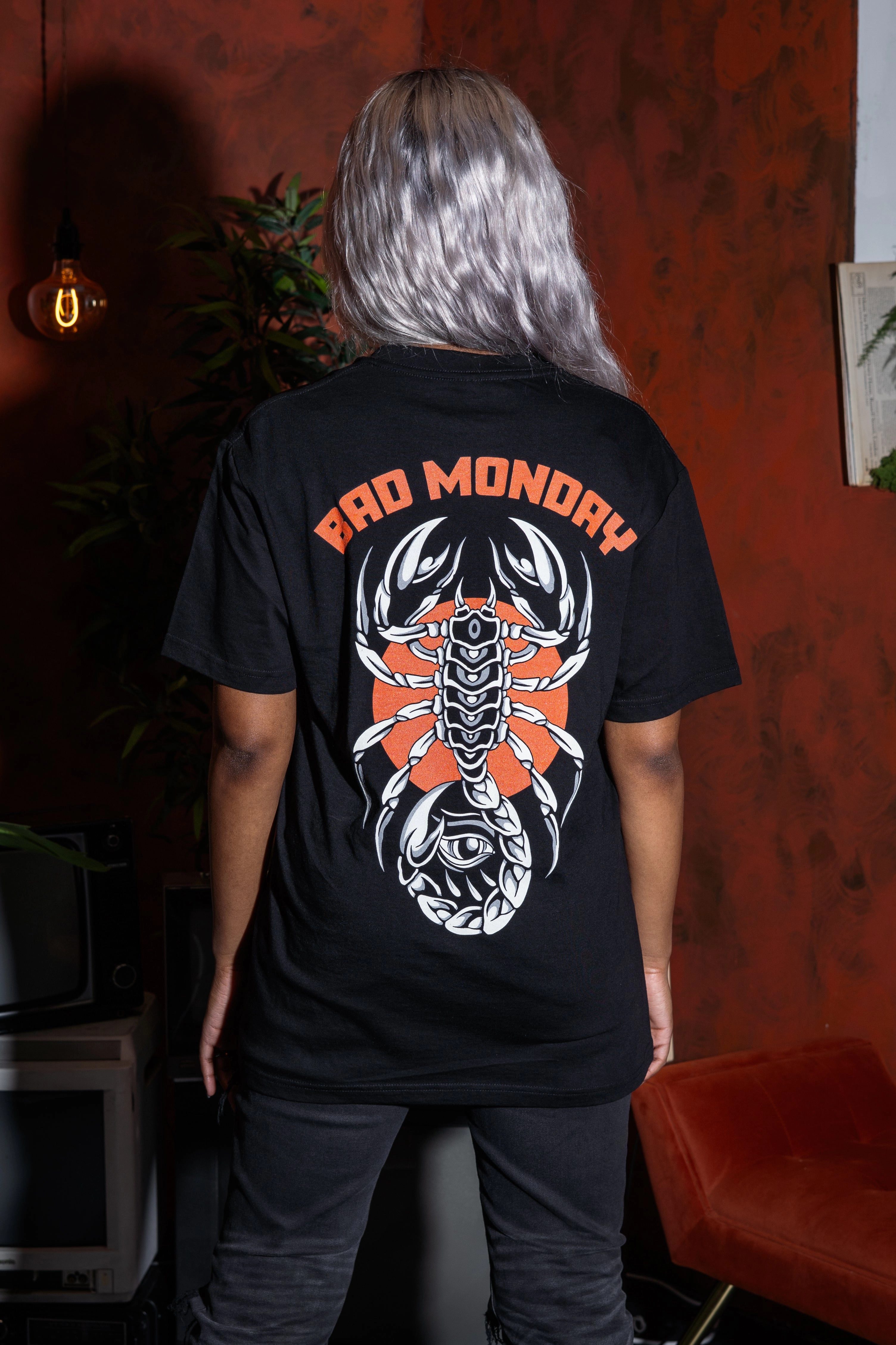 Throwback Scorpion Tee Quick Access Slit Neutral Tone Stitching