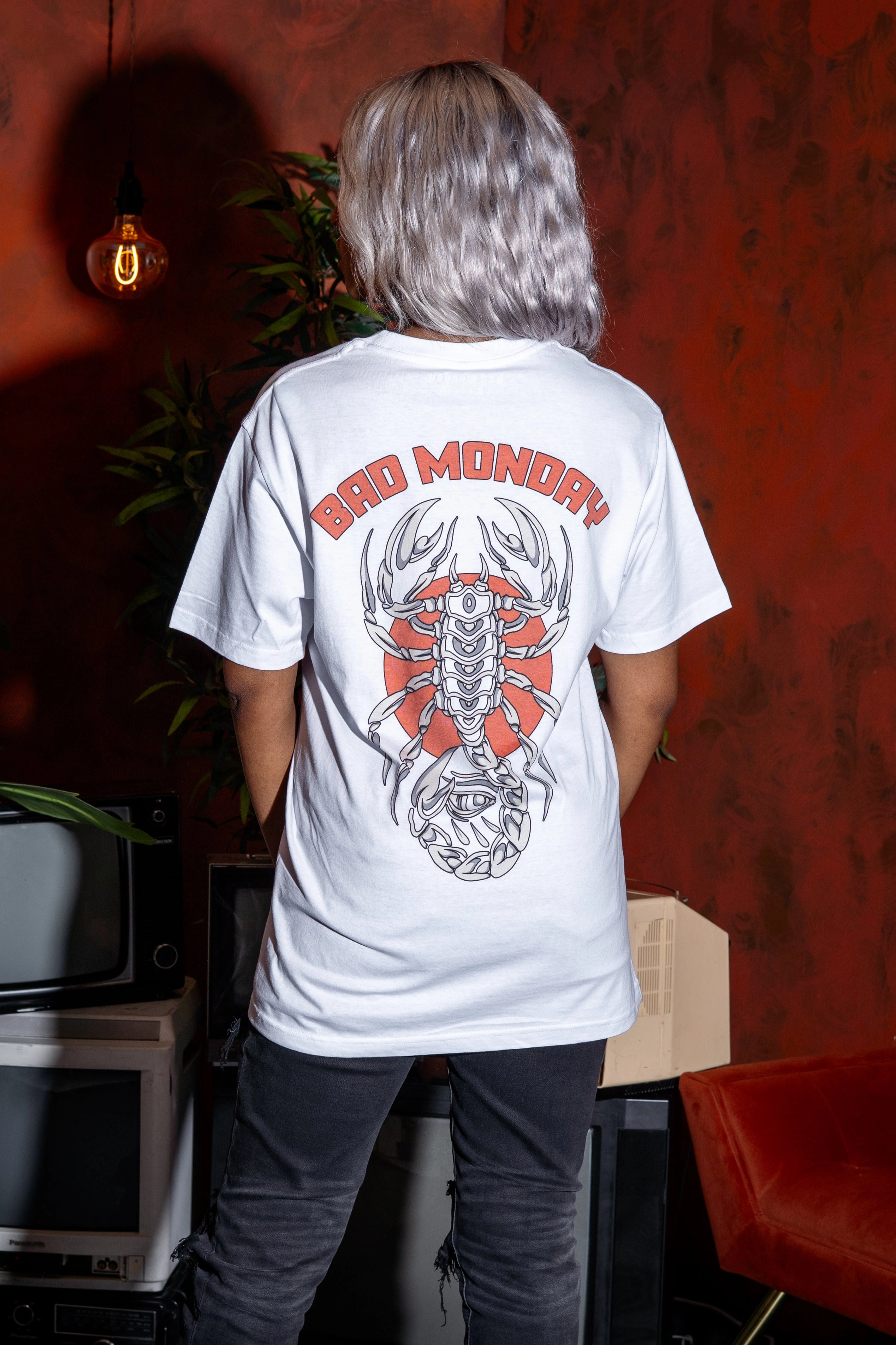 Throwback Scorpion Tee Everyday Fashion Multipanel Construction