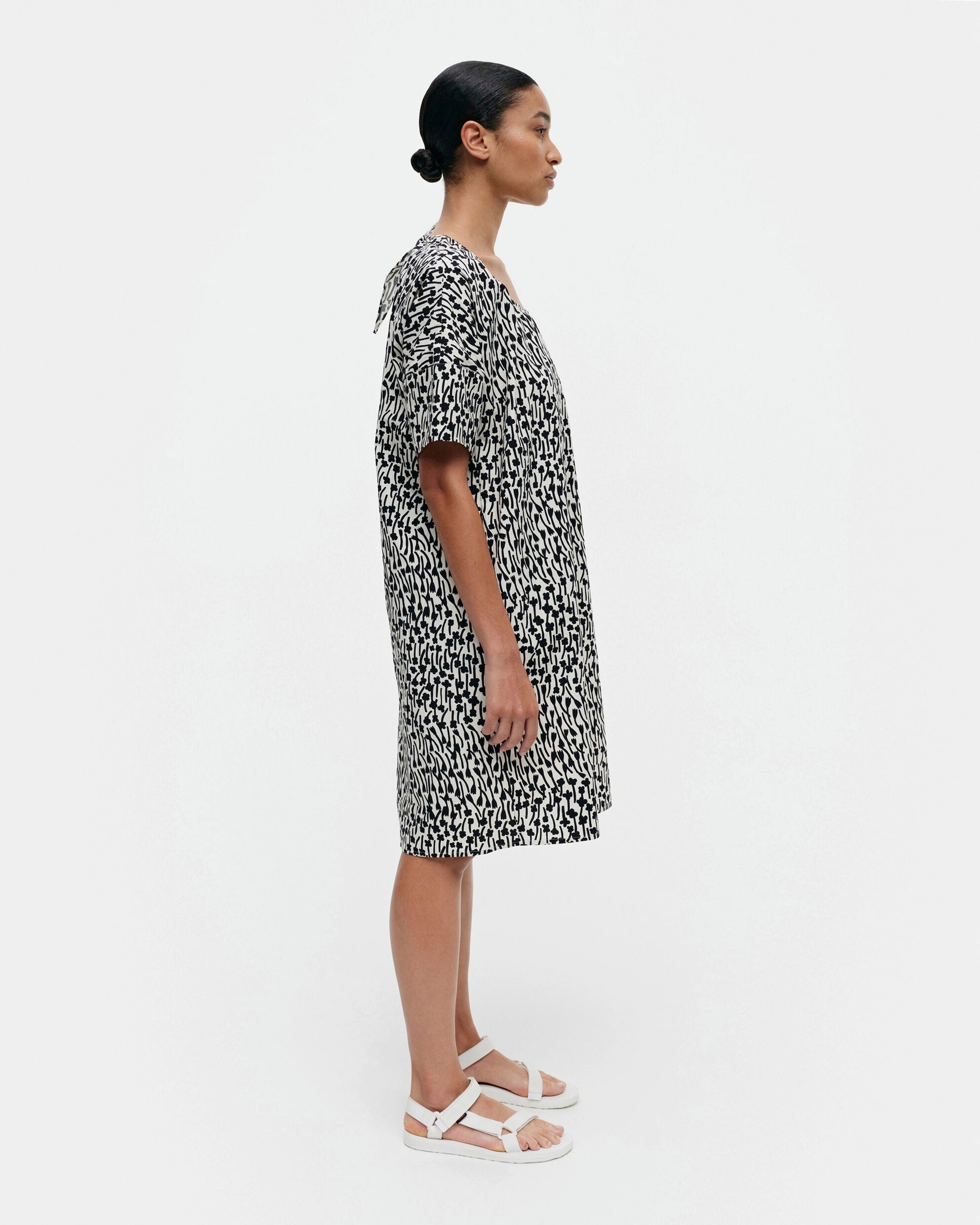 Tuulahdus Beesi Cotton Seersucker Short Sleeve Dress Perfectly Styled
