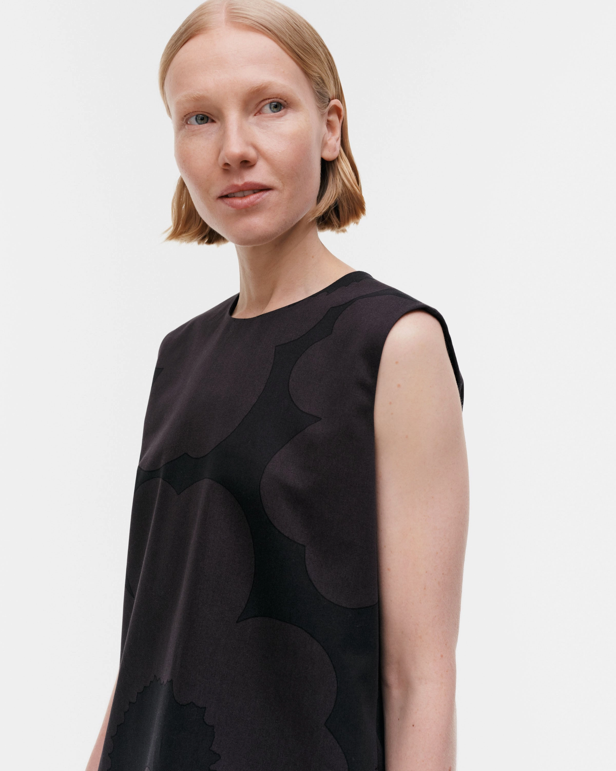 Chilly Wear Unikko Siluetti No Sleeves Cotton Satin Dress 94cm