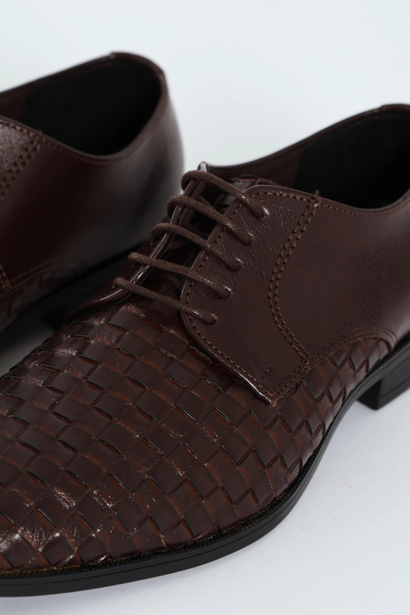 Weave Upper Lace Up Formal Shoe - Chocolate Outdoor Entry