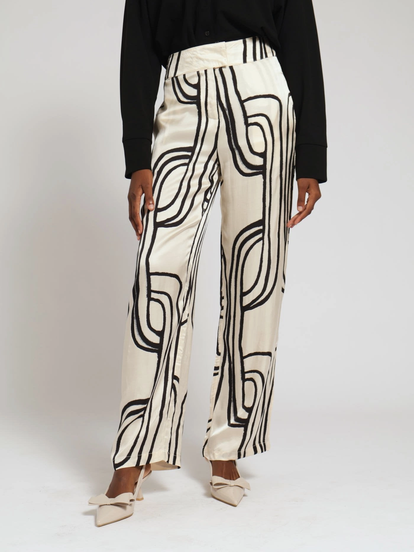 Minimal Bulk Breathable back panel Wide Leg Pants