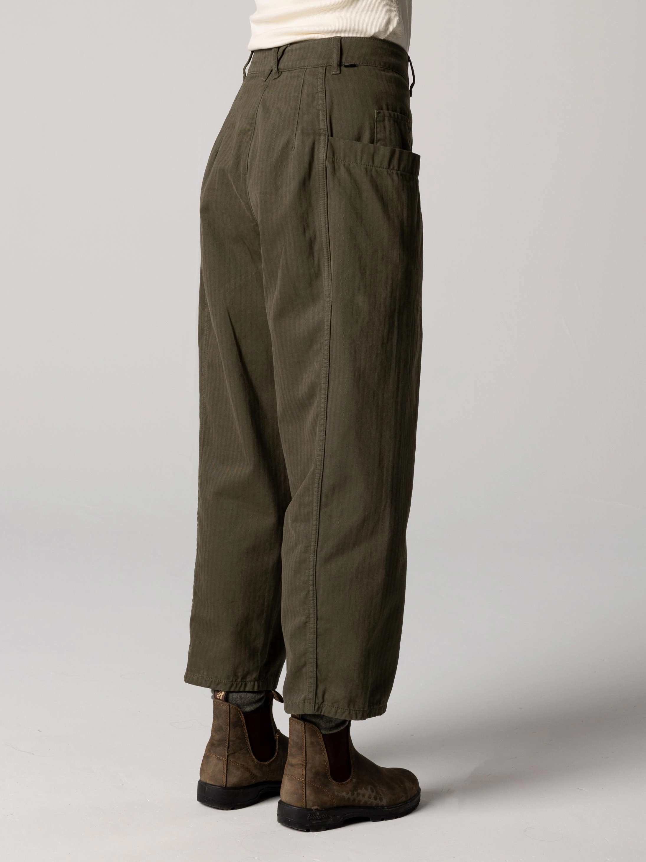 Simple and Cozy Women's Croft Workwear Barrel Trouser
